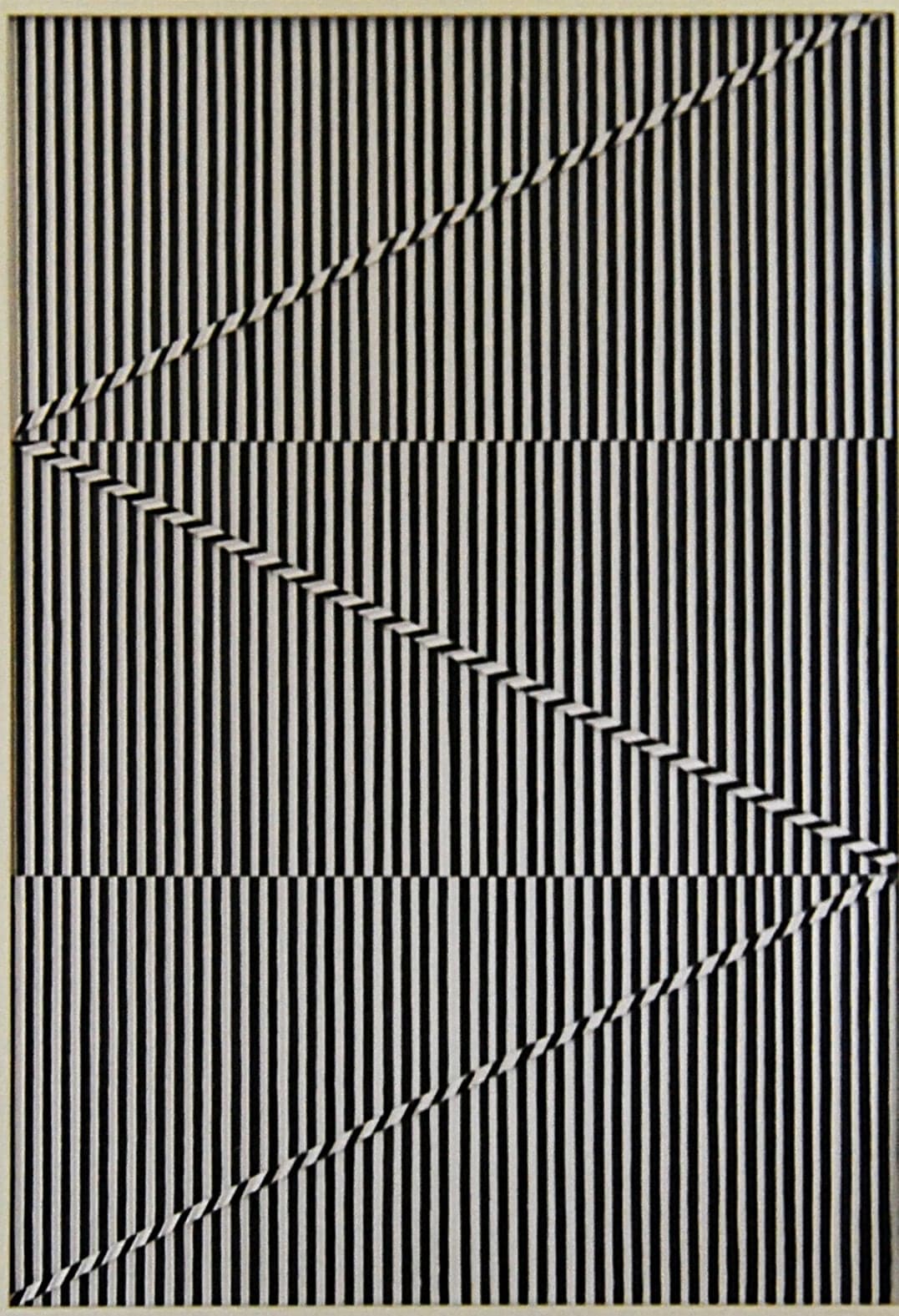Incisiones y líneas dispersas — Juan Urbina, 2014. Mixed media on corrugated cardboard.