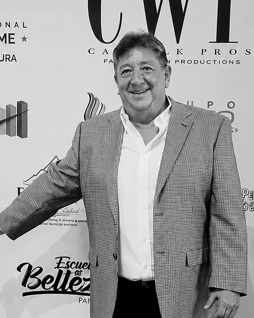 Pablo Vaca, curador y fundador de EL ART DEALER